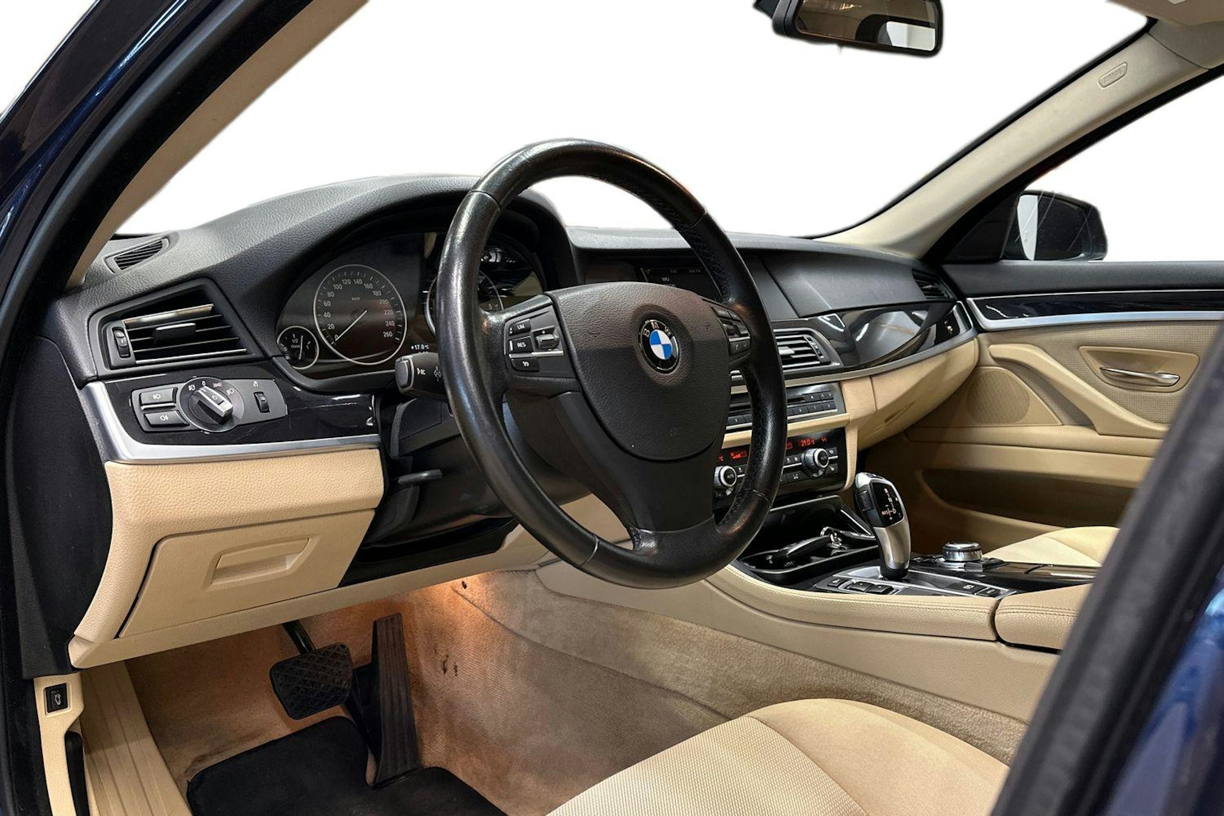 Sininen BMW 525 2013 kuva 7.