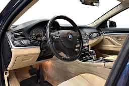 Sininen BMW 525 2013 kuva 7.