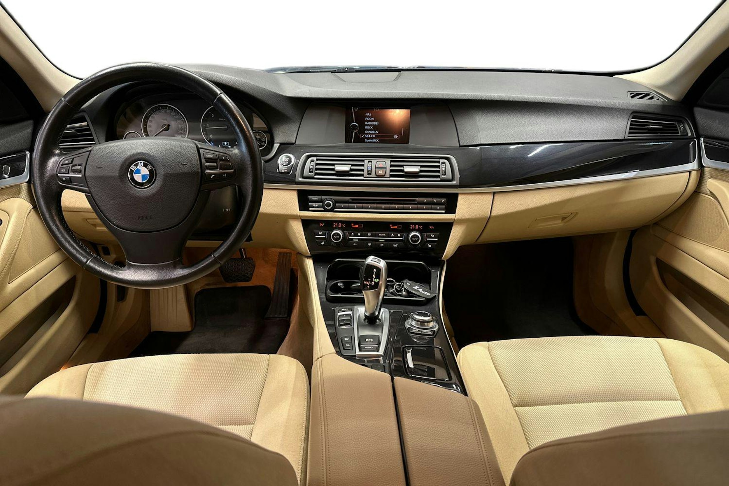 Sininen BMW 525 2013 kuva 9.