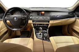 Sininen BMW 525 2013 kuva 9.