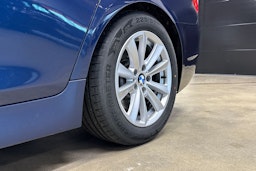 Sininen BMW 525 2013 kuva 11.