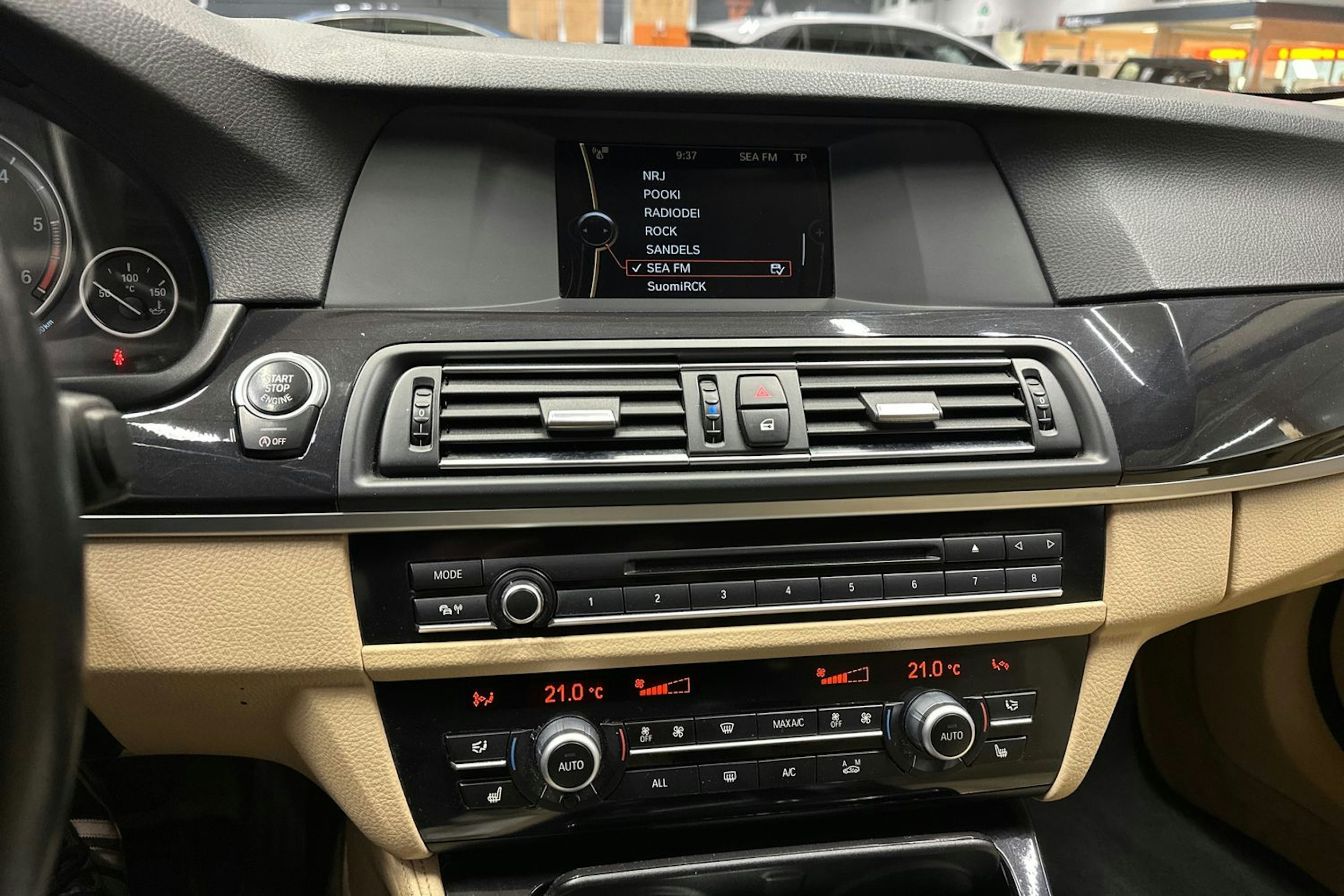Sininen BMW 525 2013 kuva 21.