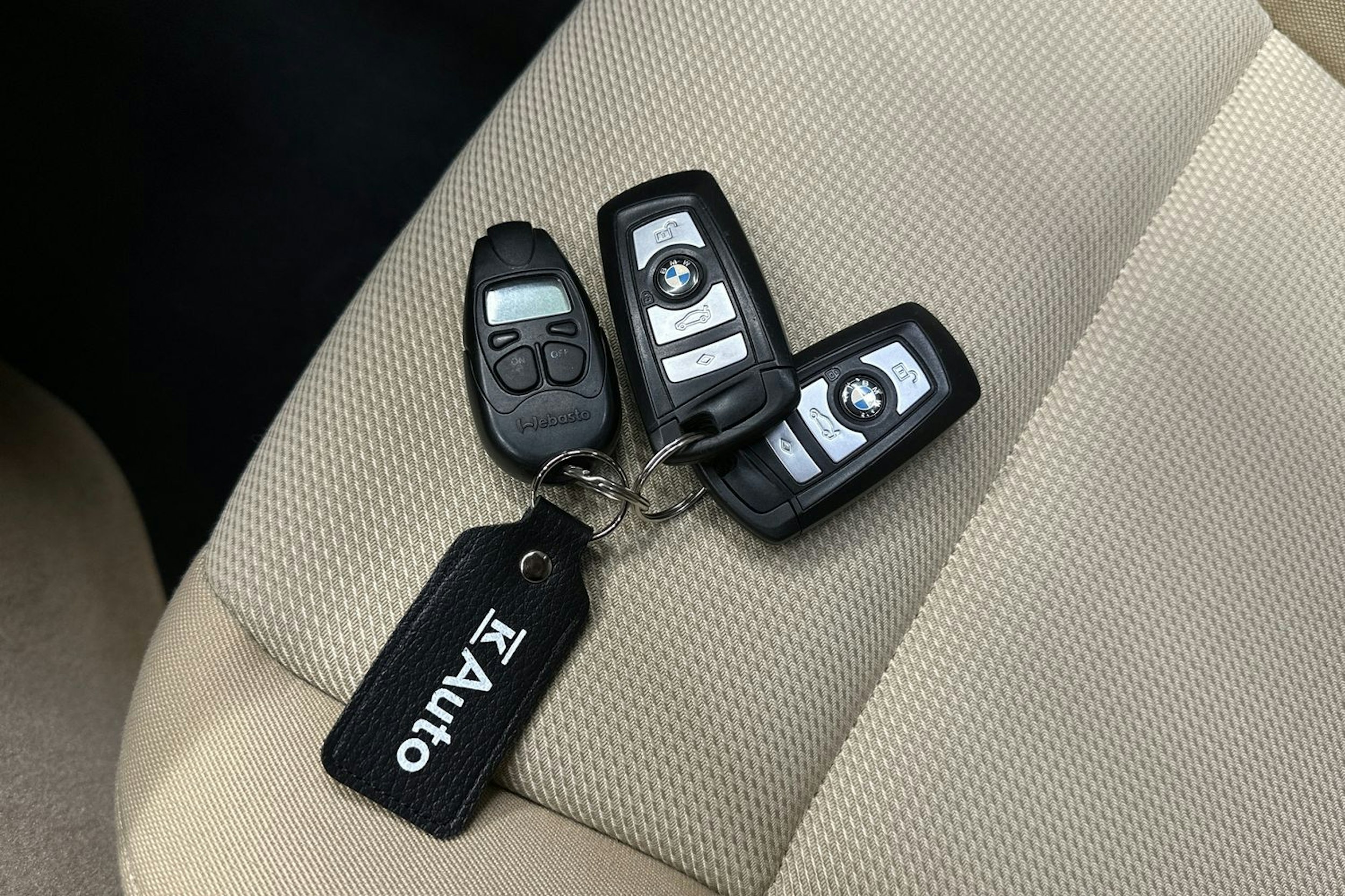 Sininen BMW 525 2013 kuva 23.