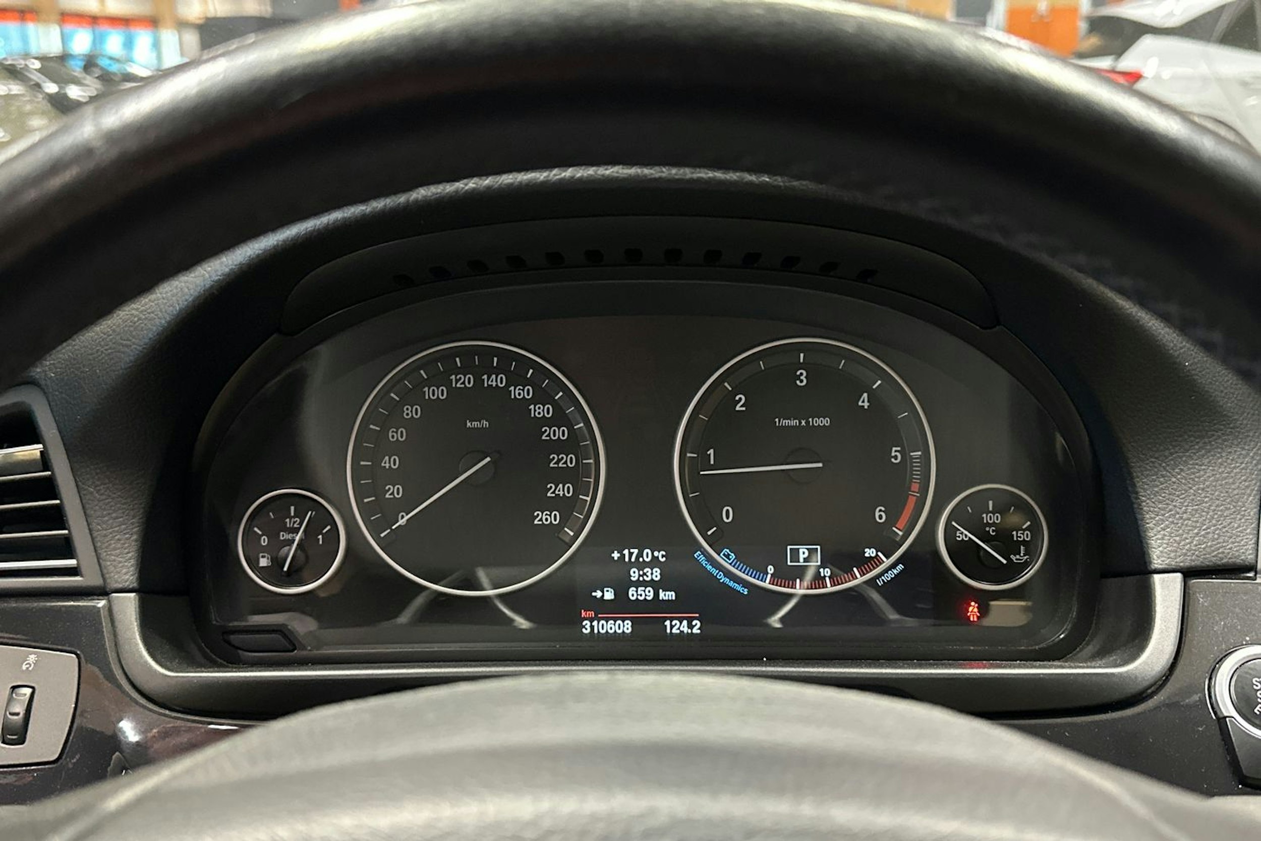 Sininen BMW 525 2013 kuva 24.