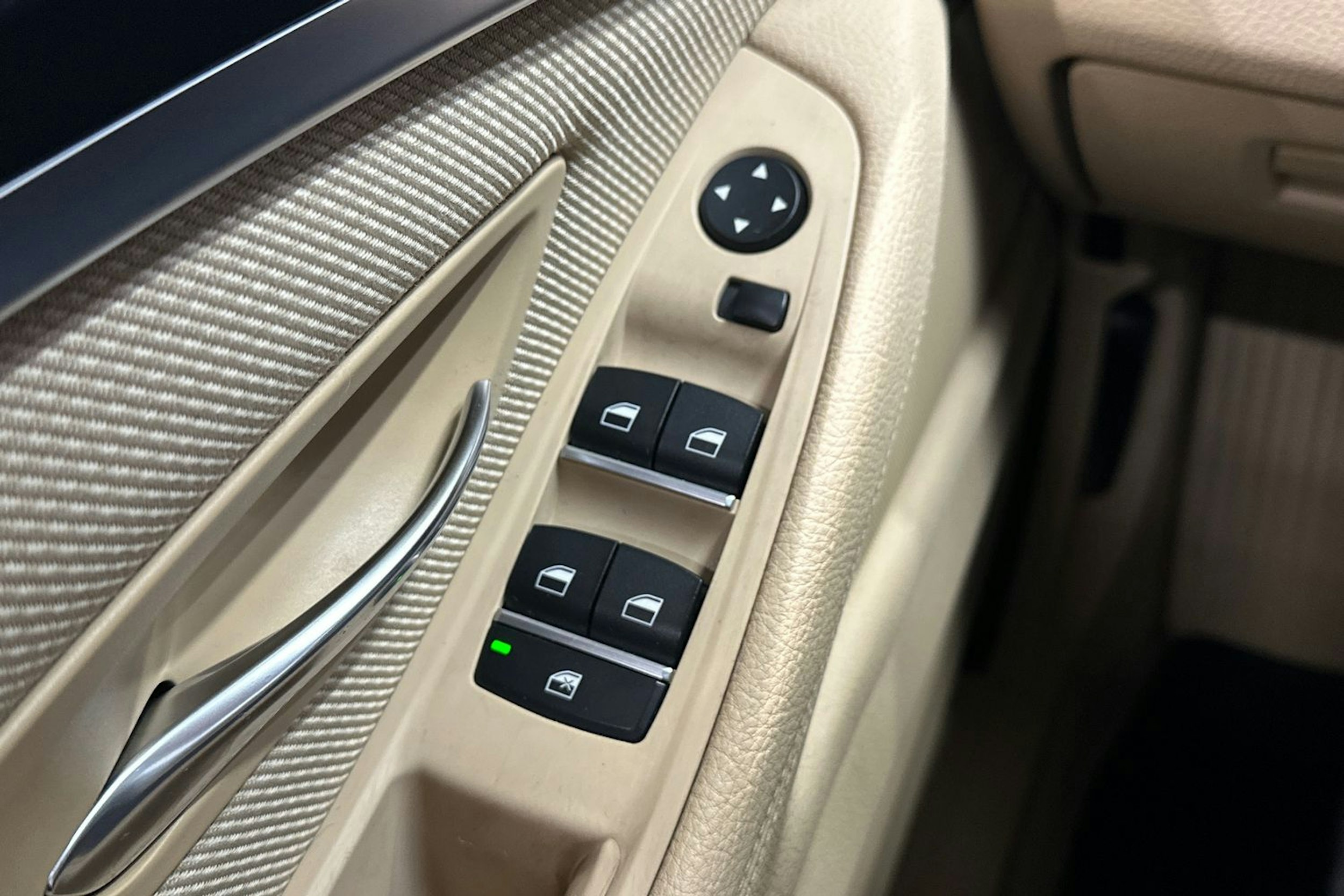 Sininen BMW 525 2013 kuva 28.