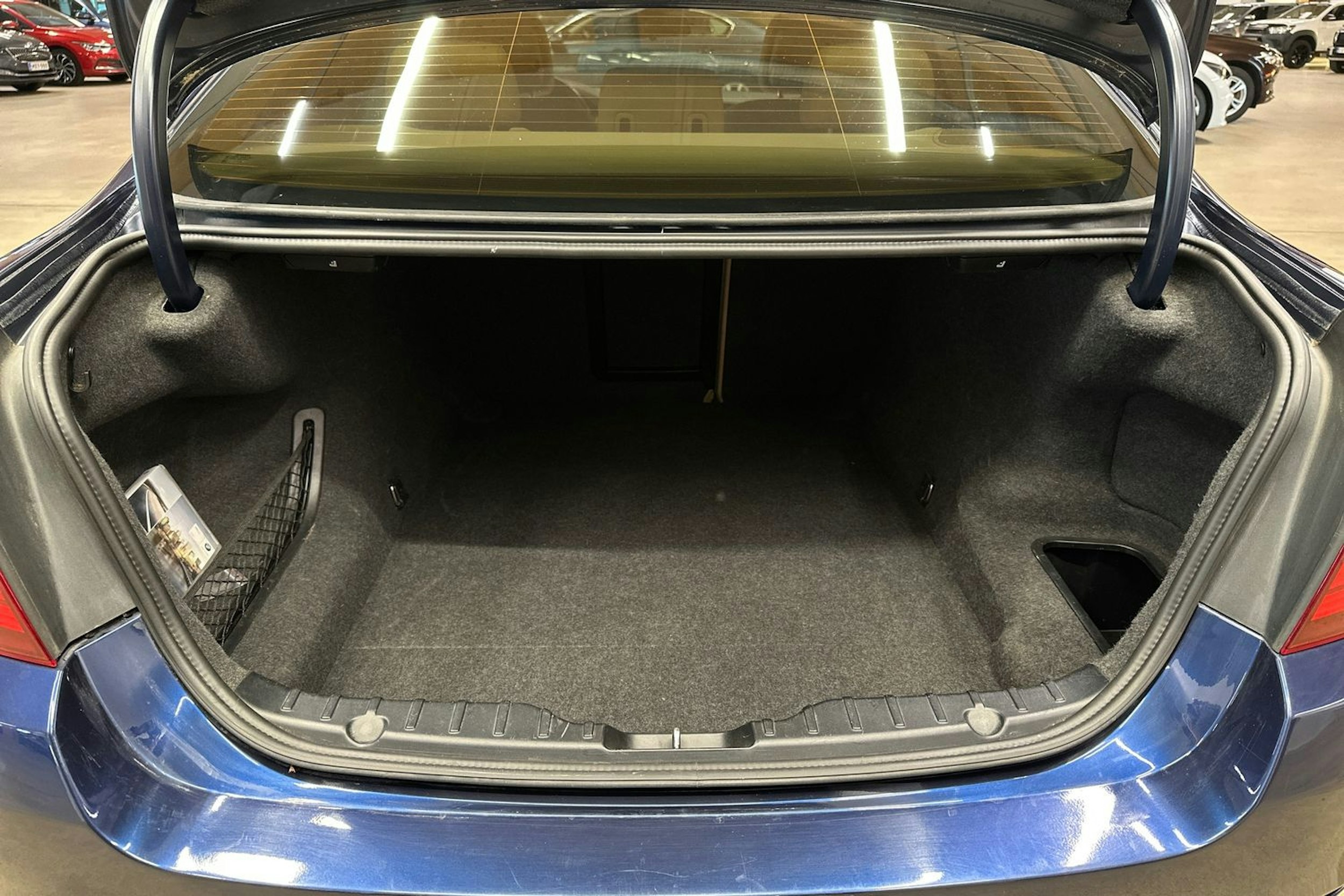 Sininen BMW 525 2013 kuva 29.