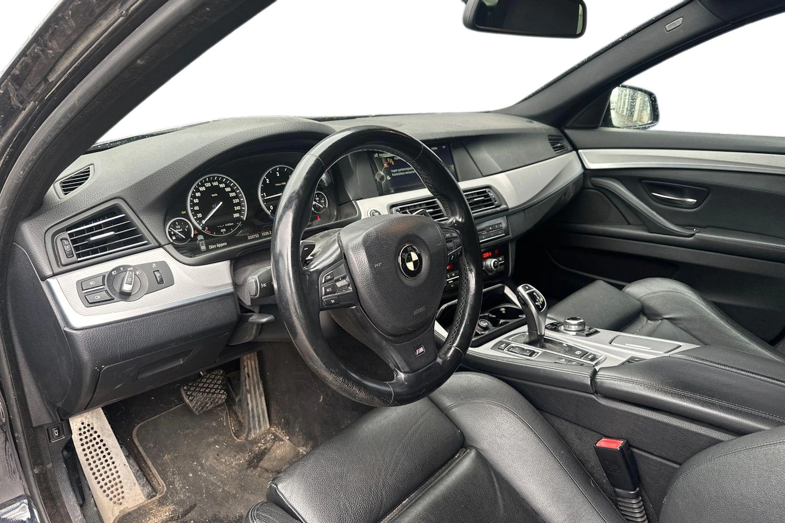 Musta BMW 525 2013 kuva 3.