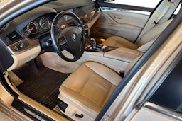 ruskea (beige) BMW 528 2010 kuva 3.