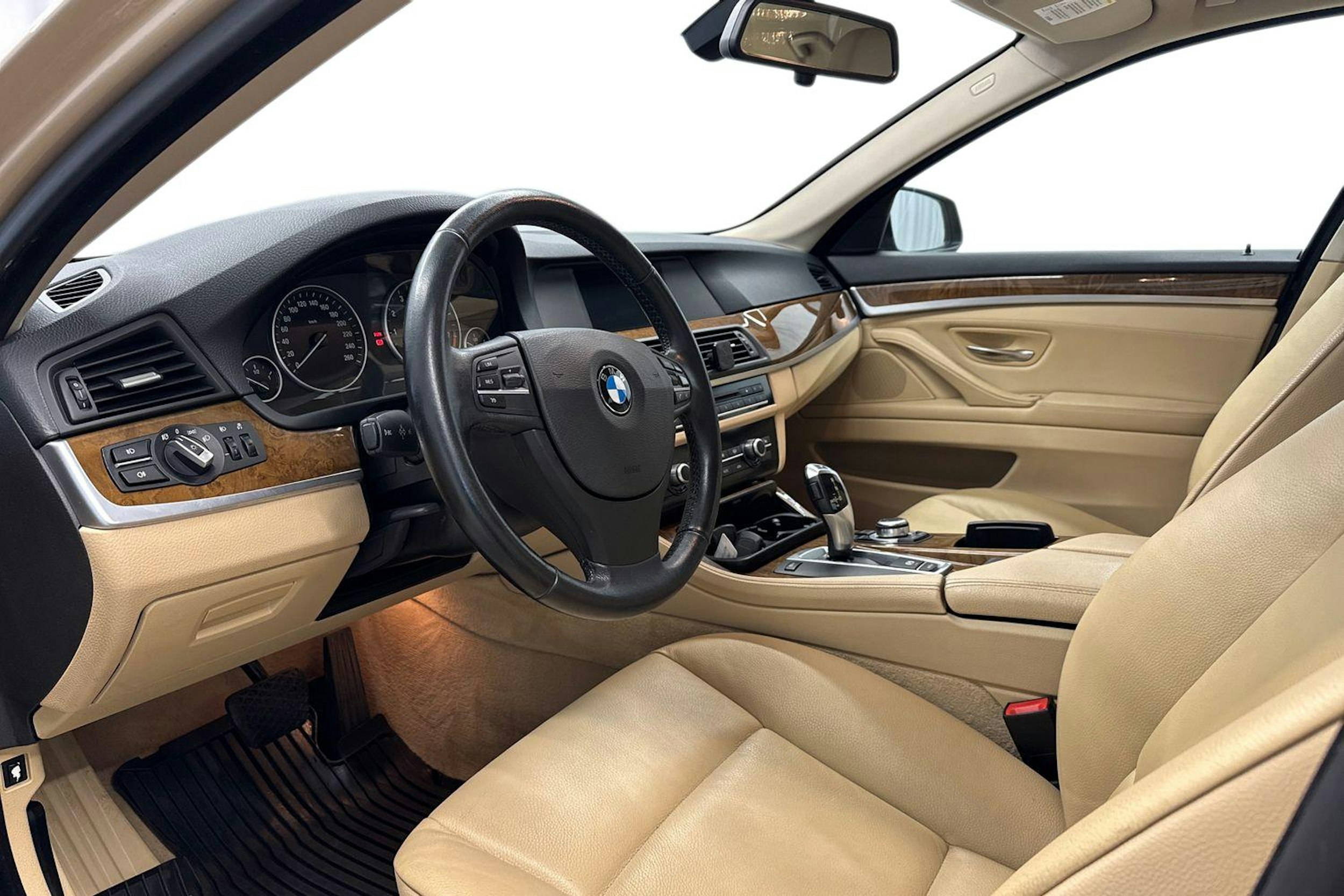 ruskea (beige) BMW 528 2010 kuva 7.