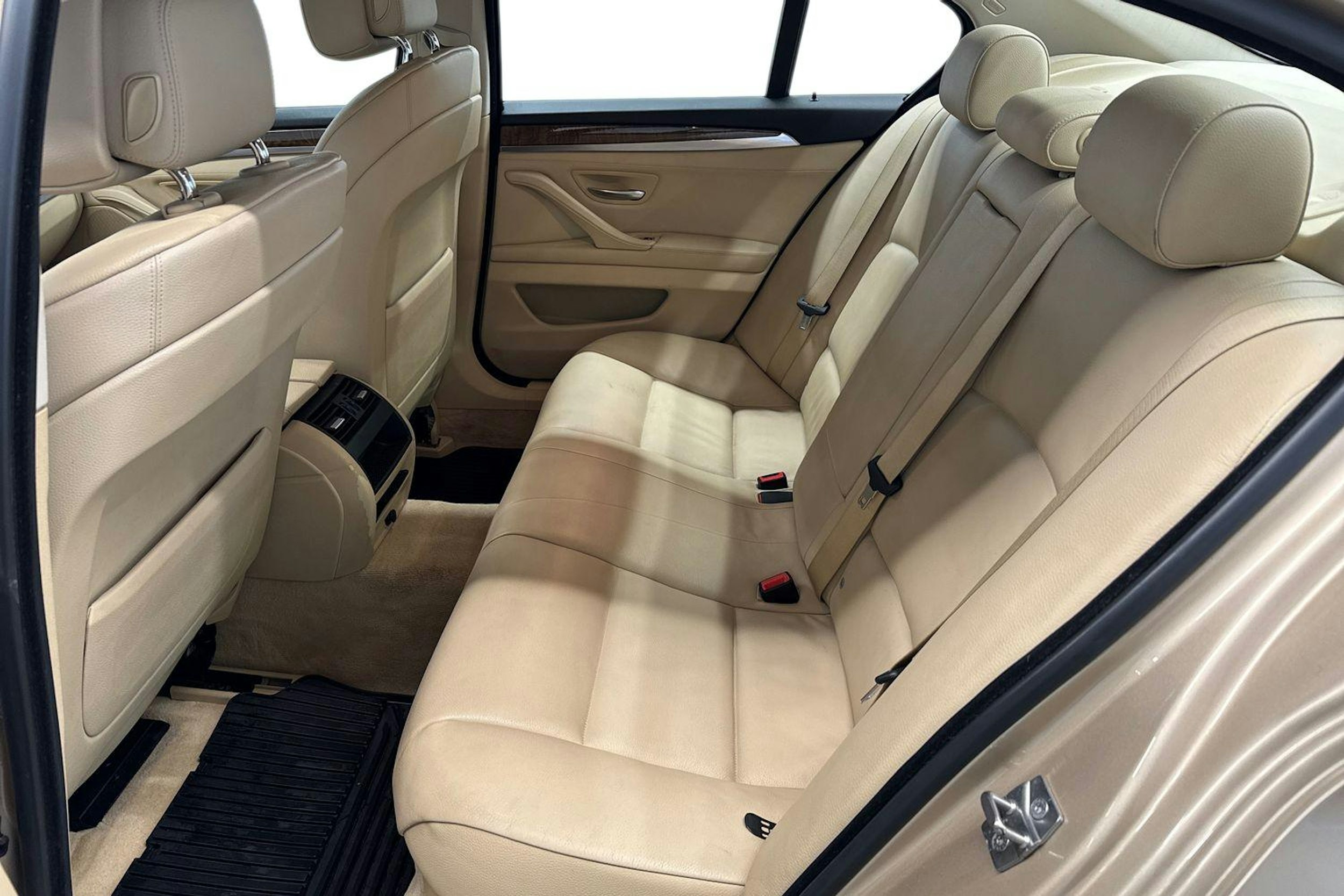 ruskea (beige) BMW 528 2010 kuva 10.