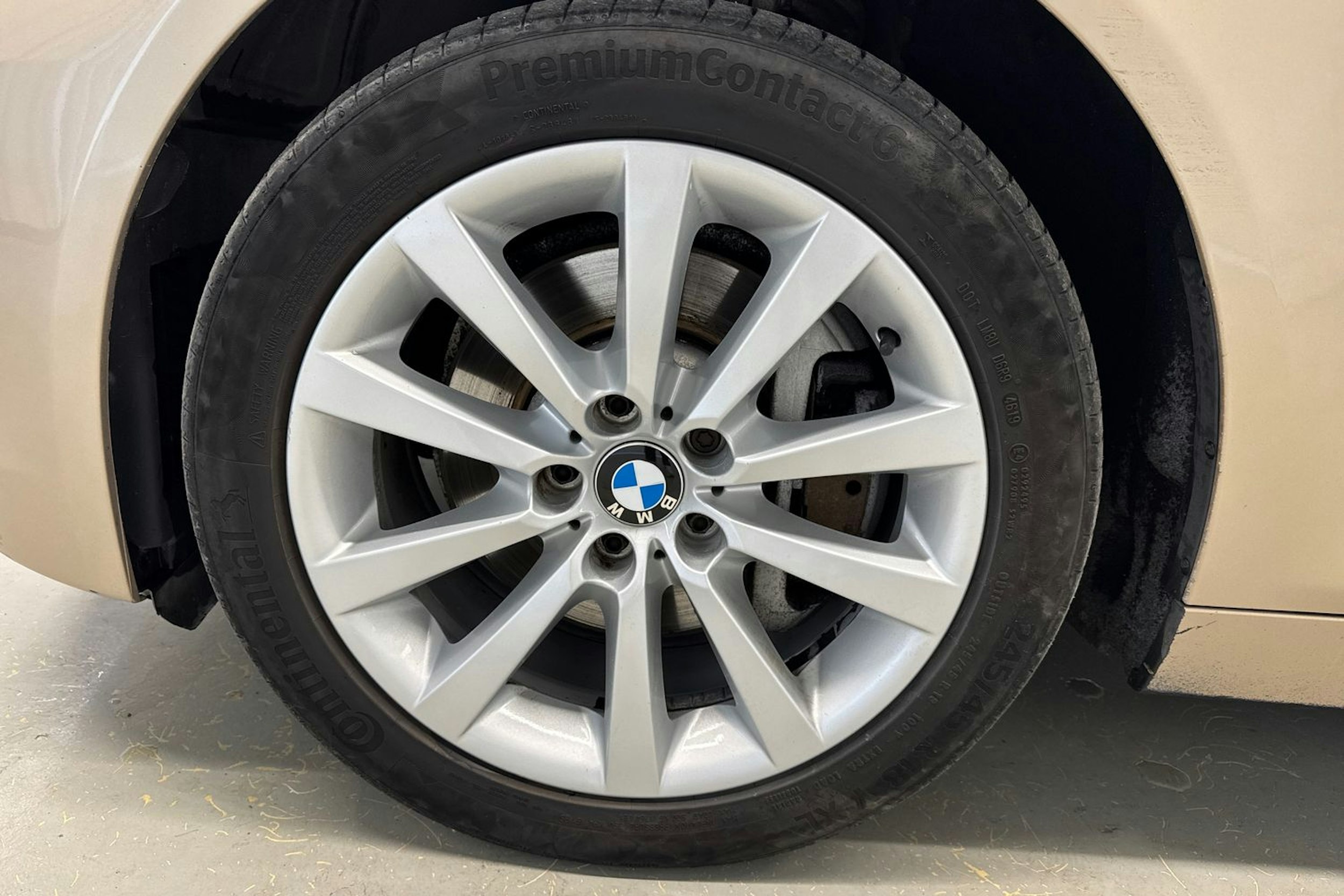 ruskea (beige) BMW 528 2010 kuva 13.