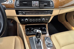 ruskea (beige) BMW 528 2010 kuva 14.