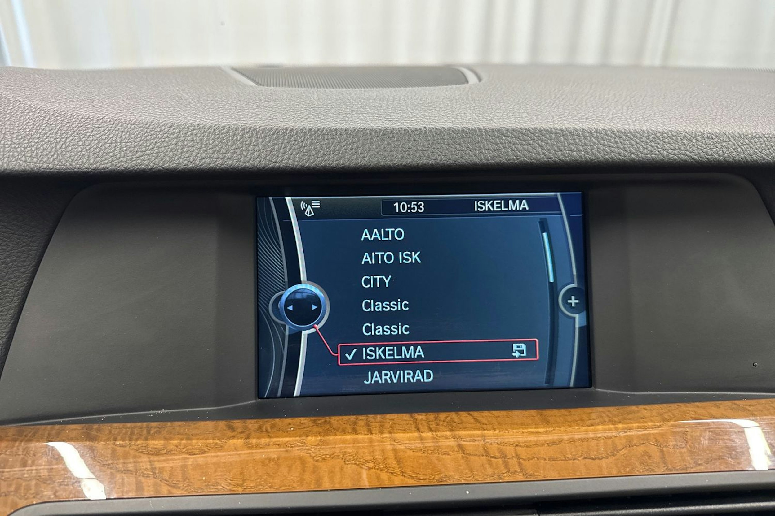 ruskea (beige) BMW 528 2010 kuva 16.