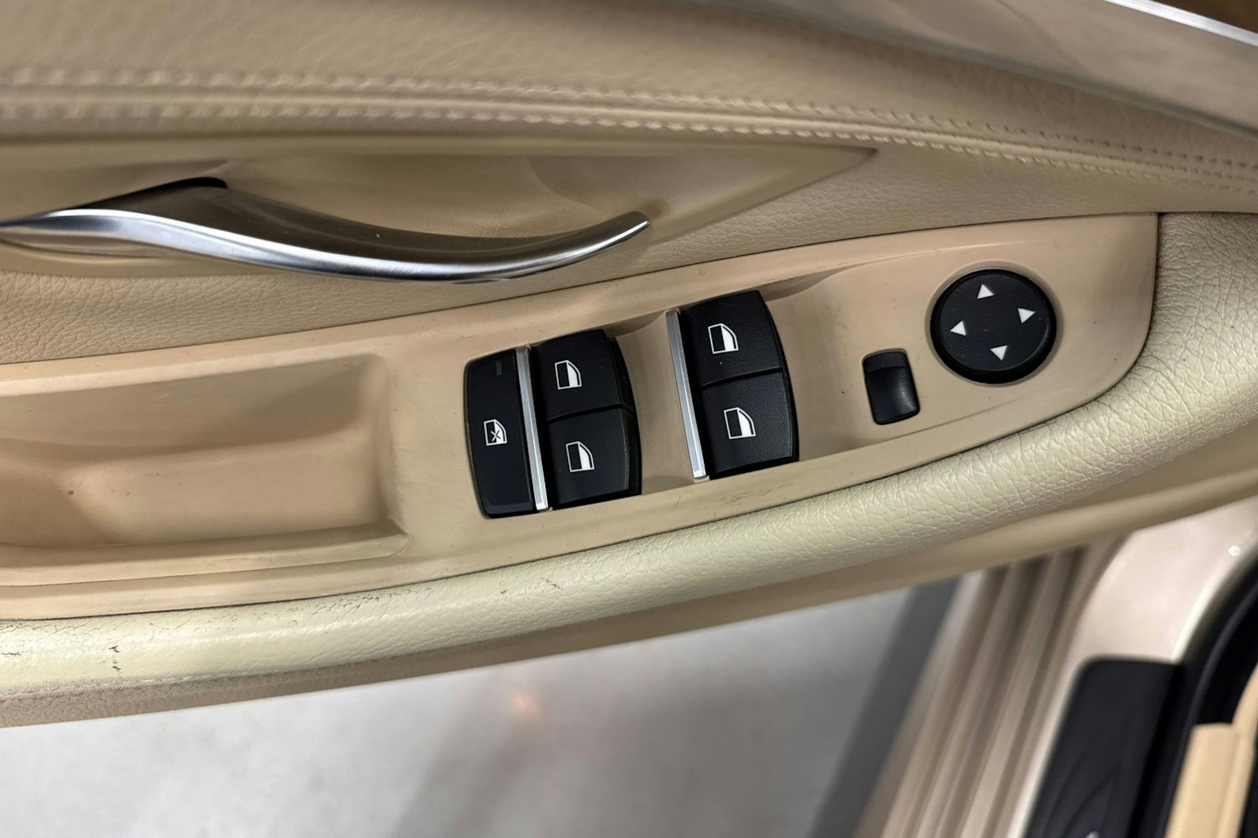 ruskea (beige) BMW 528 2010 kuva 17.