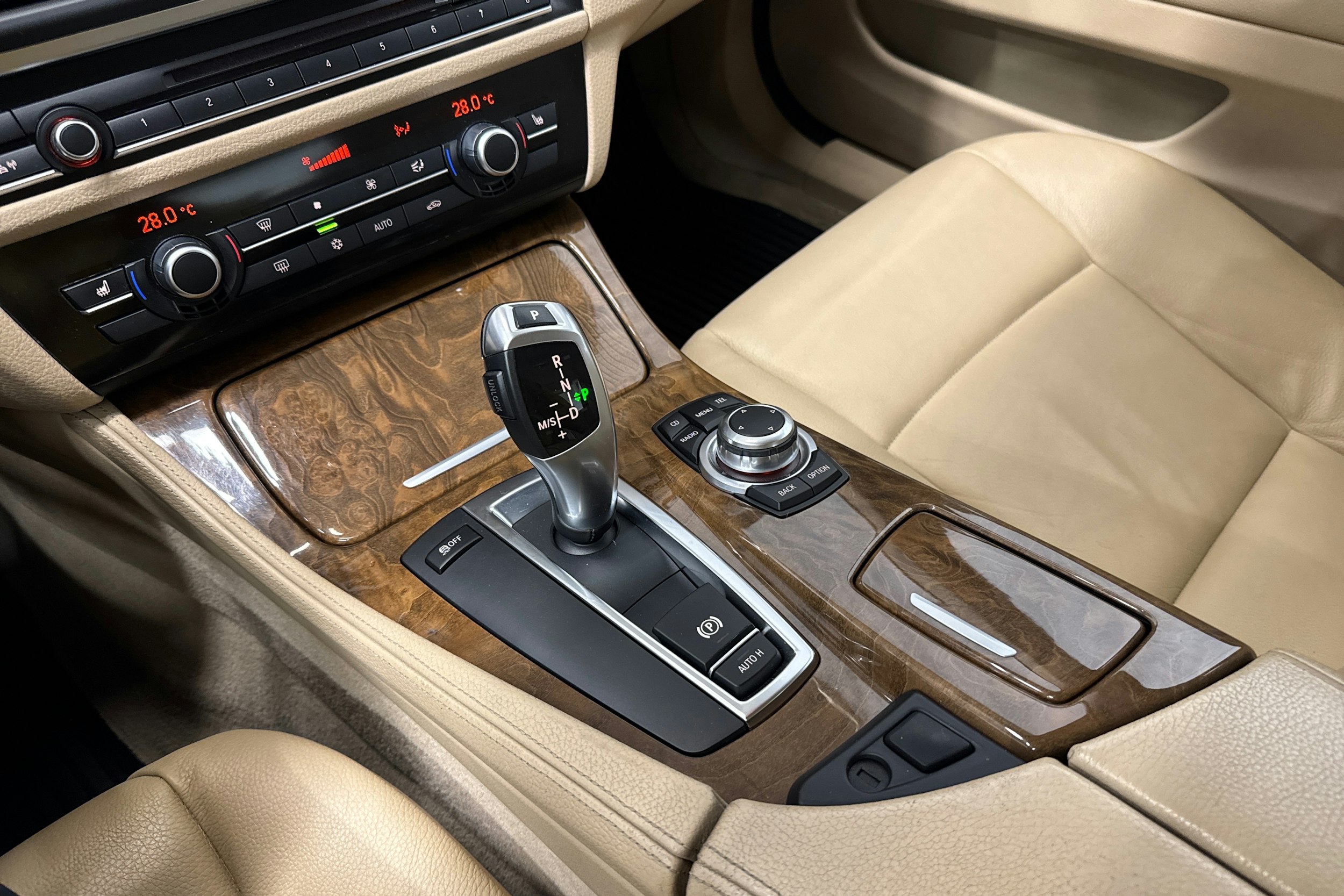 ruskea (beige) BMW 528 2010 kuva 20.