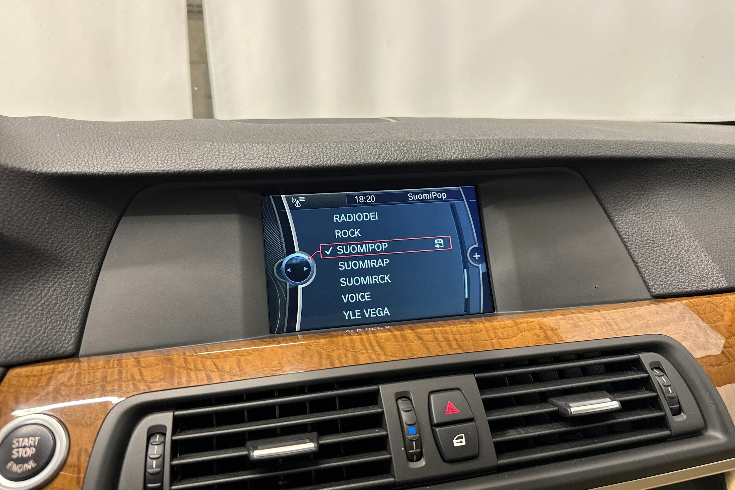 ruskea (beige) BMW 528 2010 kuva 23.