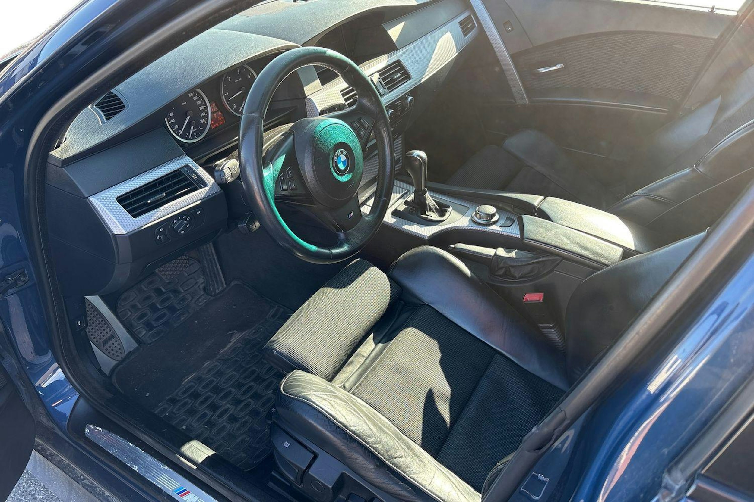 sininen BMW 530 2007 kuva 6.
