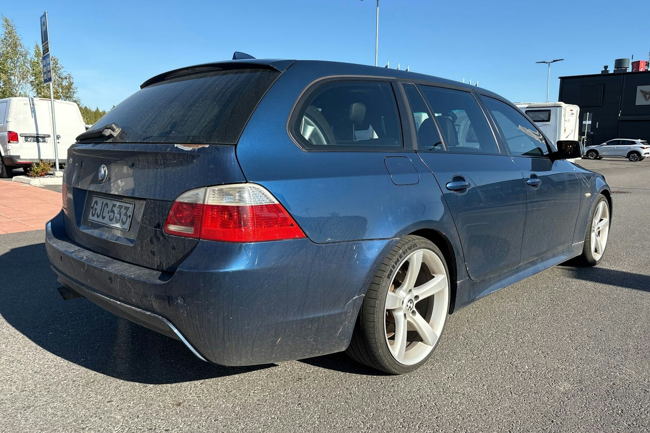 sininen BMW 530 2007 kuva 11.