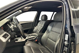 musta BMW 530 2008 kuva 6.