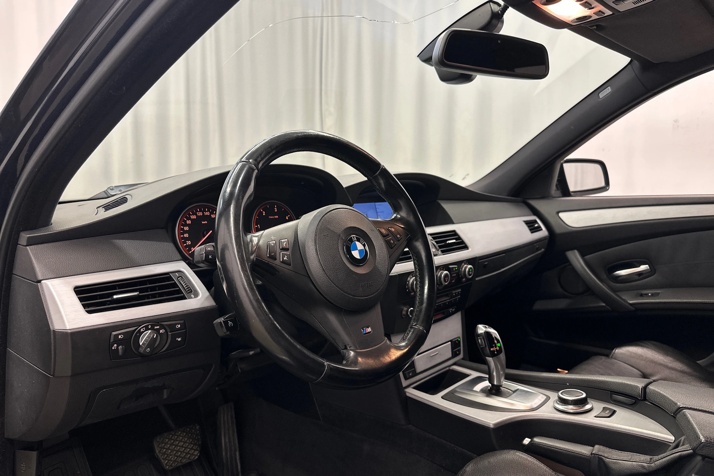 musta BMW 530 2008 kuva 10.