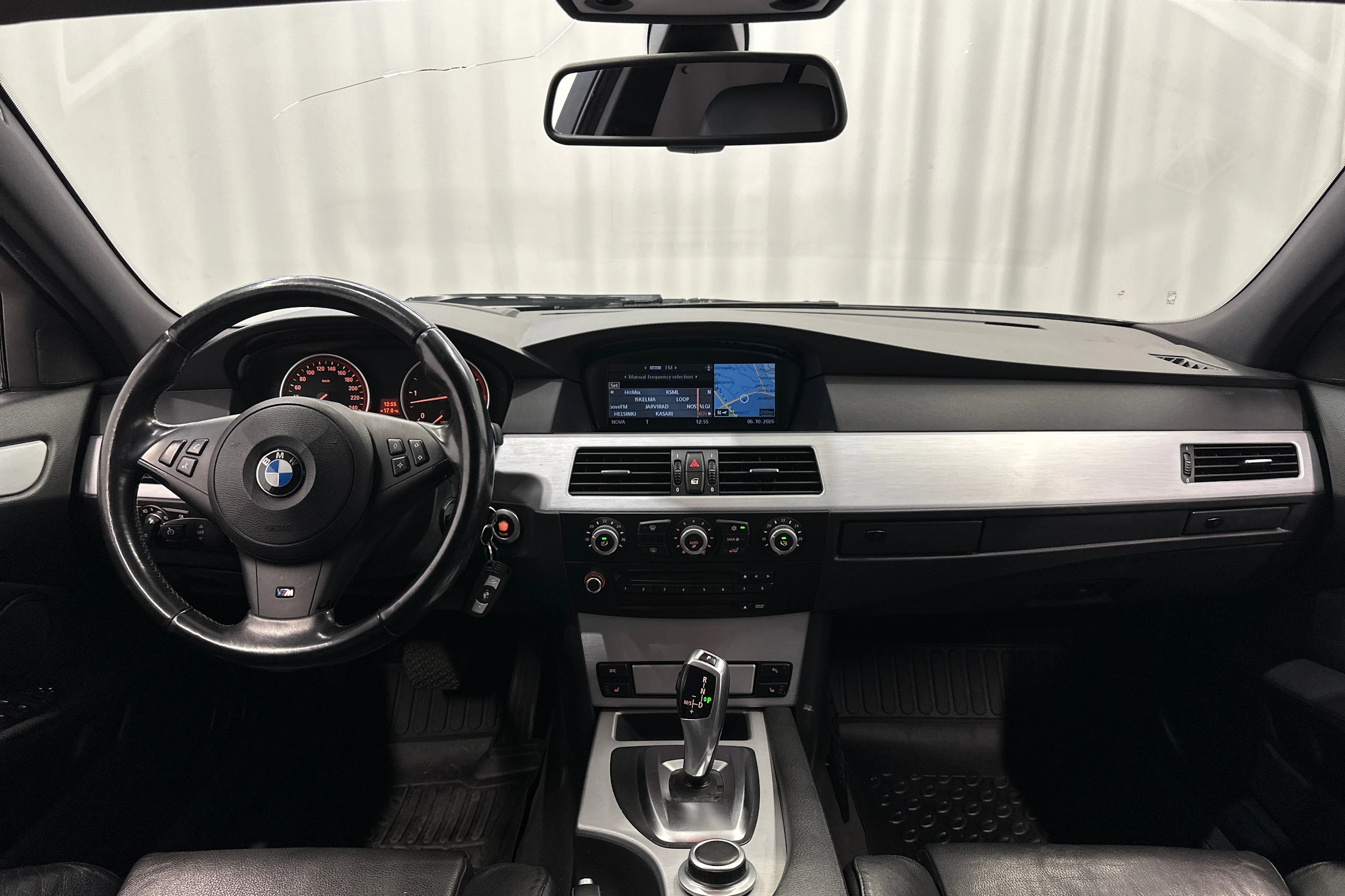 musta BMW 530 2008 kuva 11.