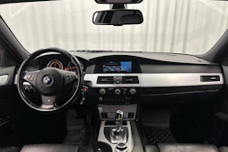 musta BMW 530 2008 kuva 11.
