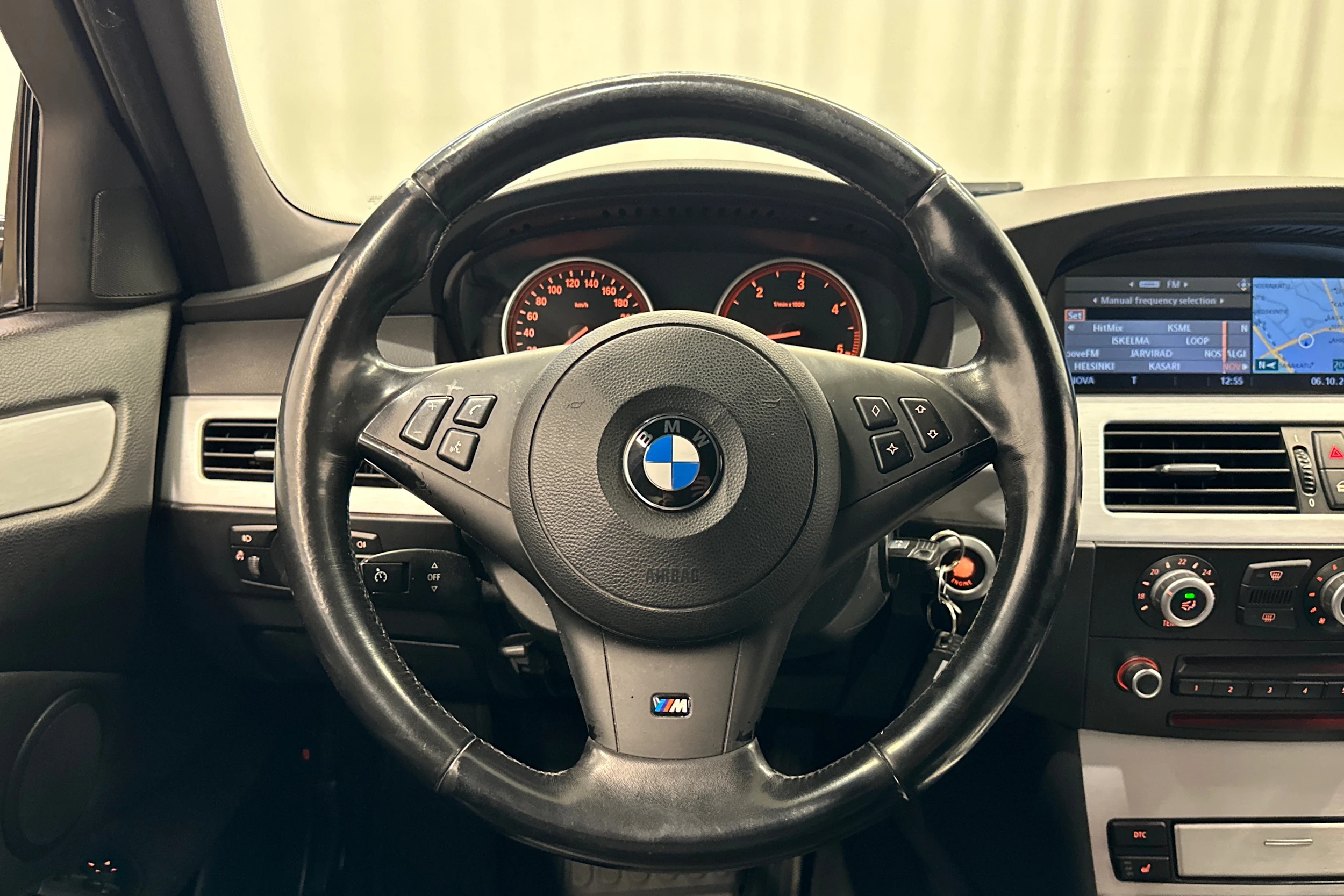 musta BMW 530 2008 kuva 12.