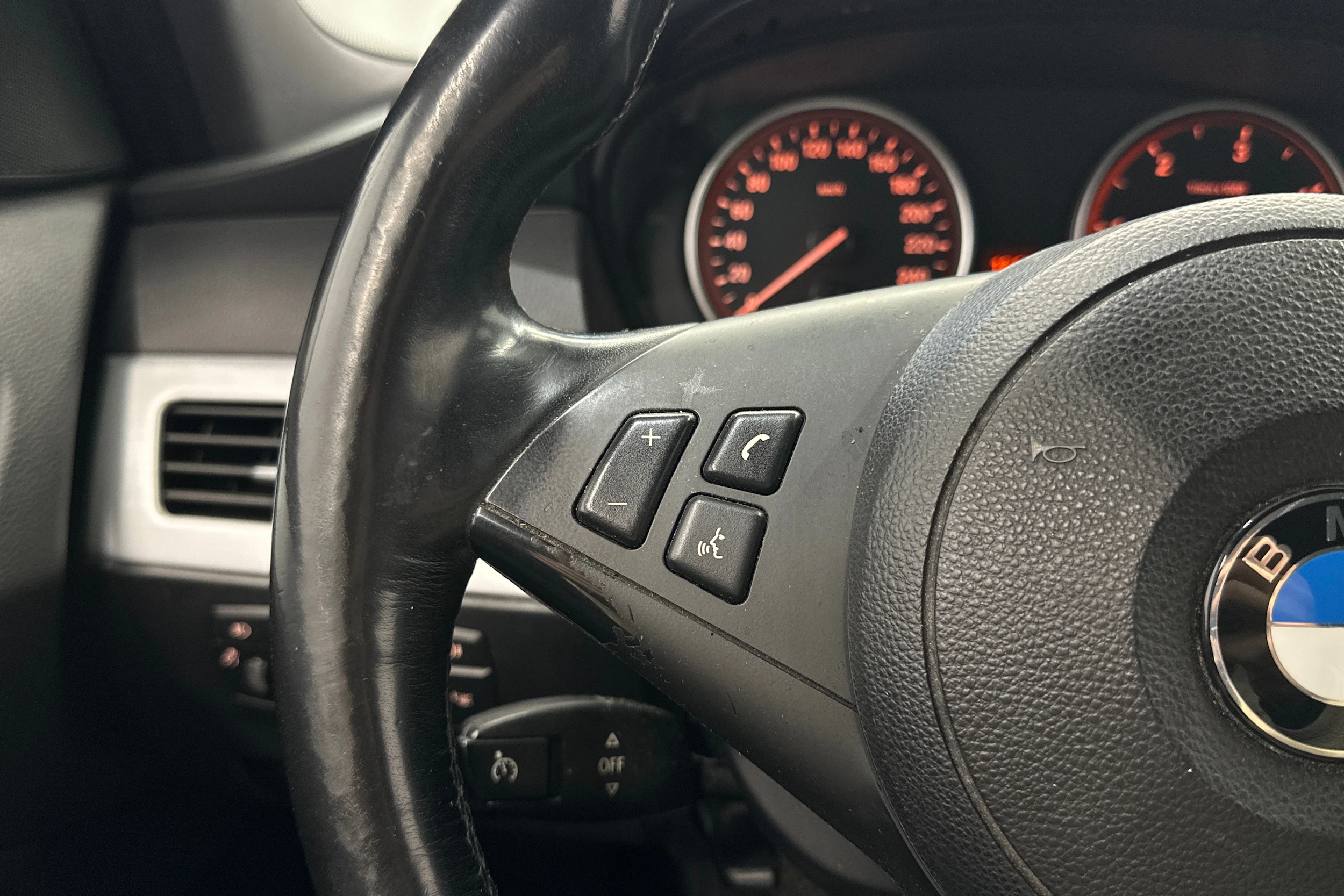 musta BMW 530 2008 kuva 13.