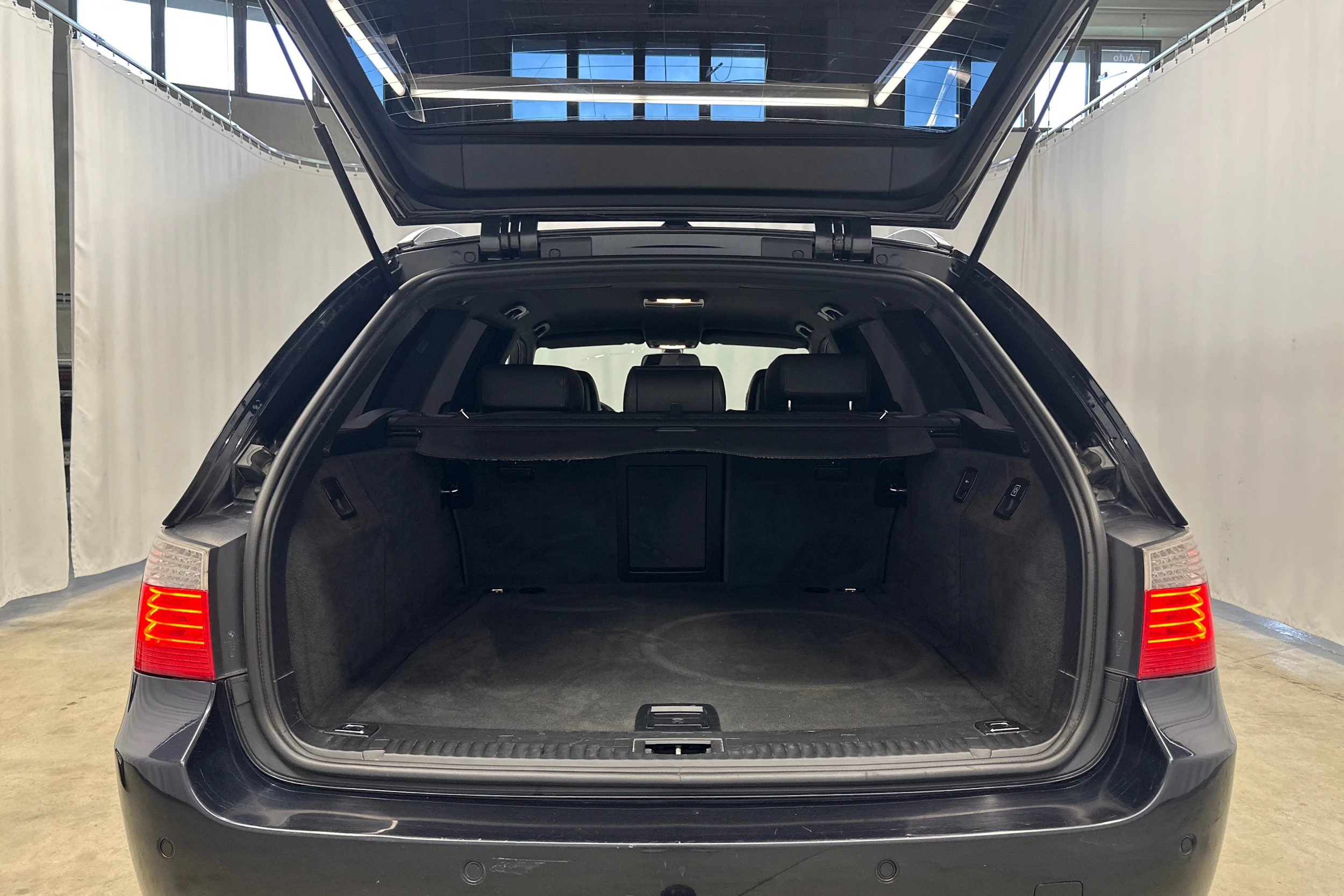 musta BMW 530 2008 kuva 26.