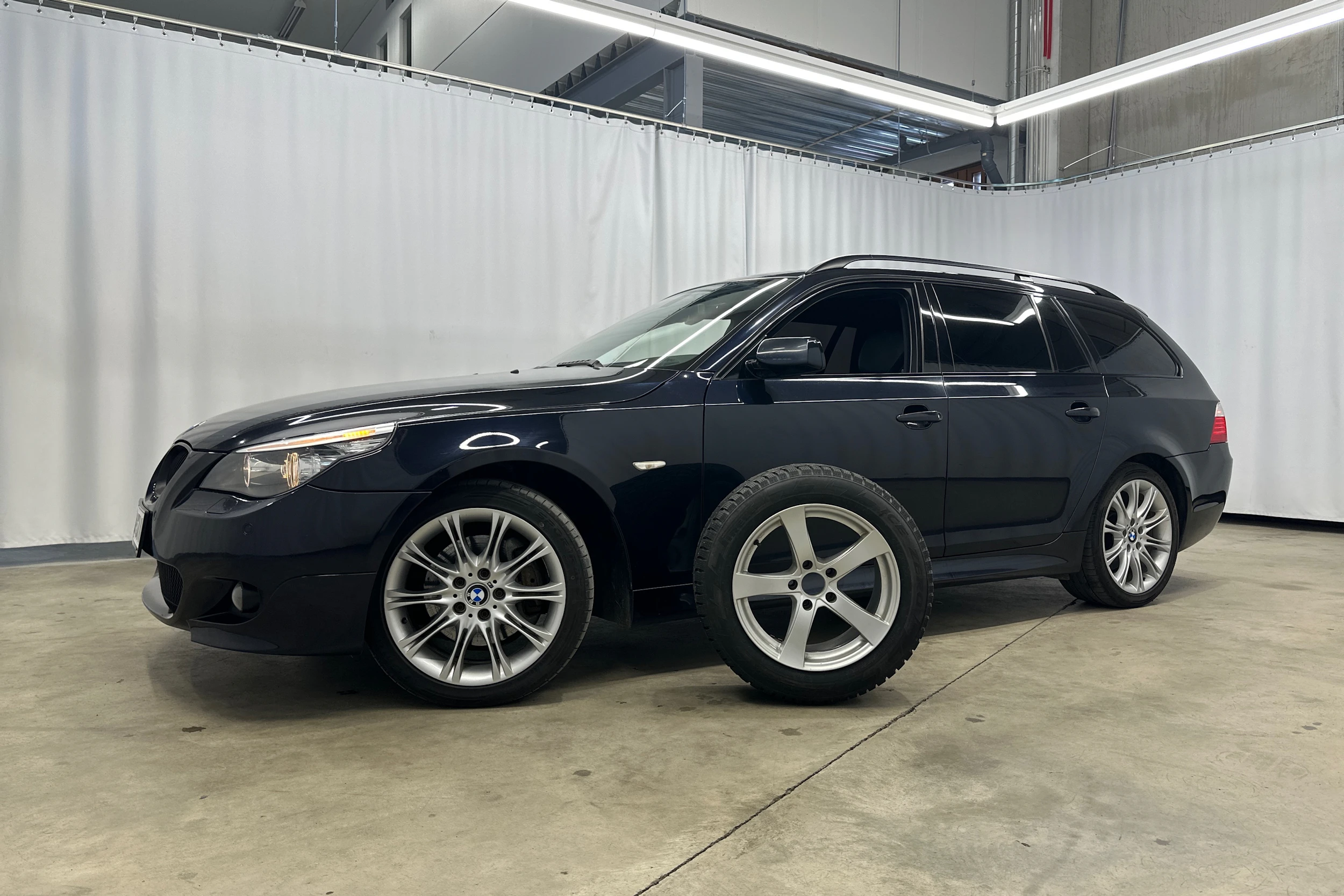 musta BMW 530 2008 kuva 28.