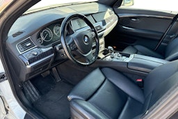 valkoinen BMW 530 2009 kuva 3.