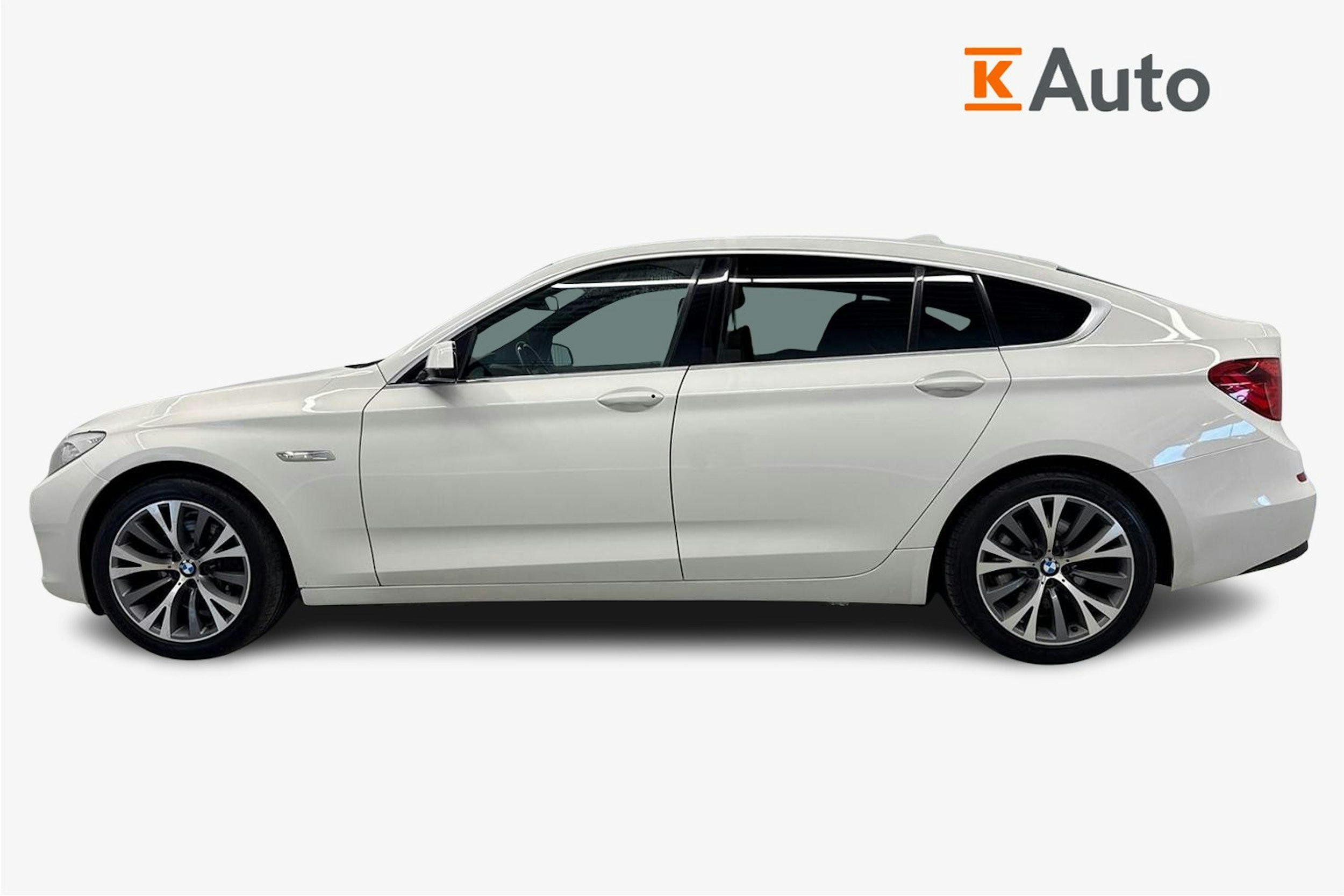 valkoinen BMW 530 2009 kuva 6.