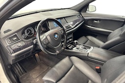 valkoinen BMW 530 2009 kuva 7.