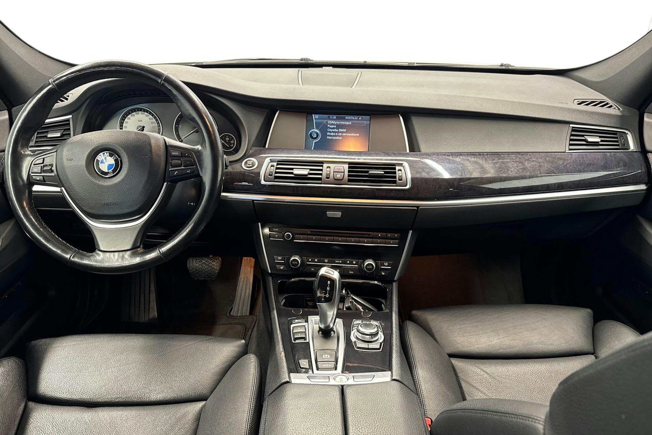valkoinen BMW 530 2009 kuva 9.