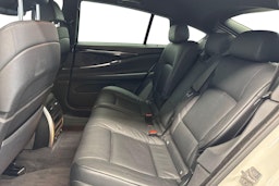 valkoinen BMW 530 2009 kuva 10.