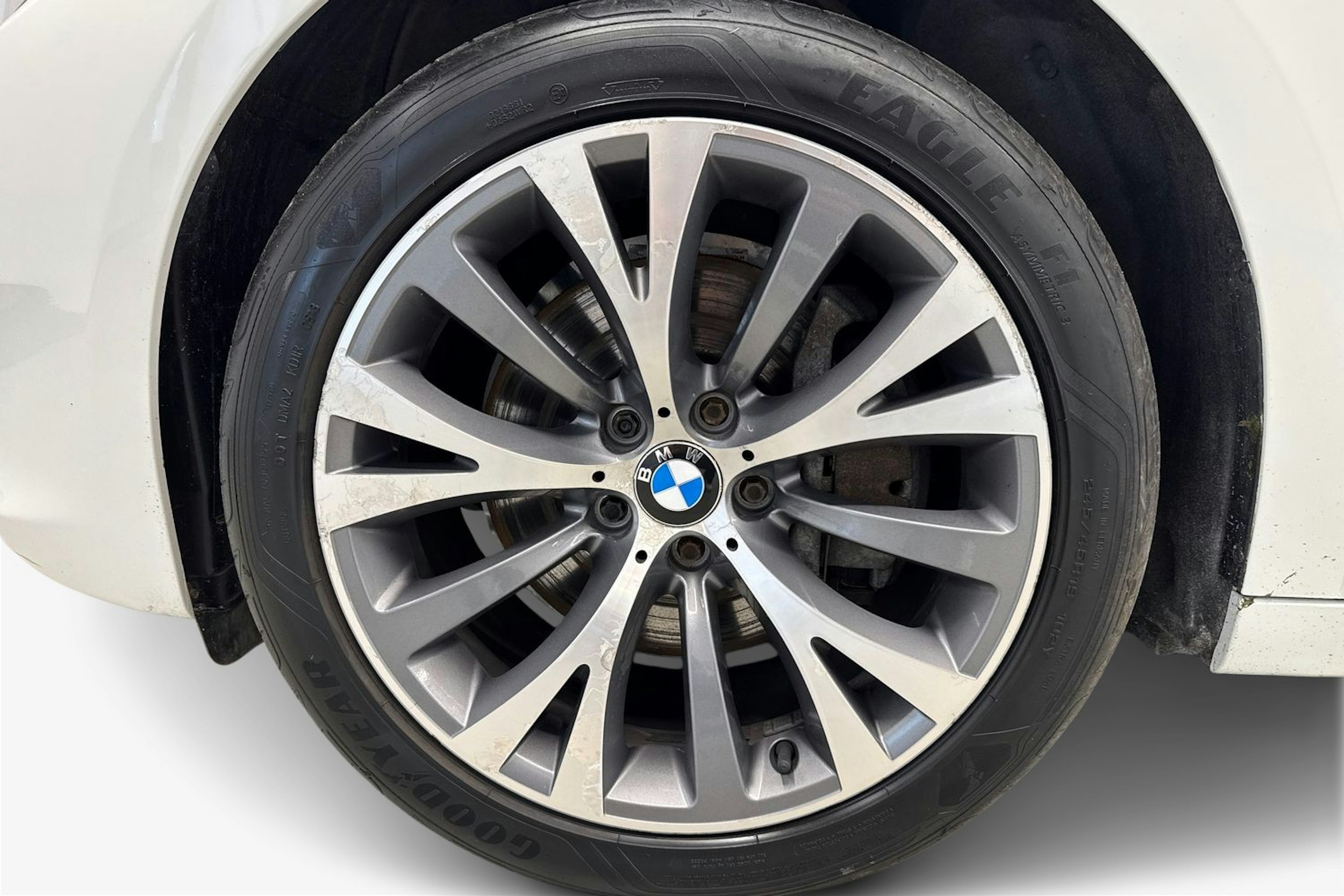 valkoinen BMW 530 2009 kuva 11.