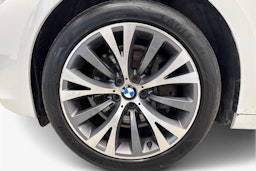 valkoinen BMW 530 2009 kuva 11.