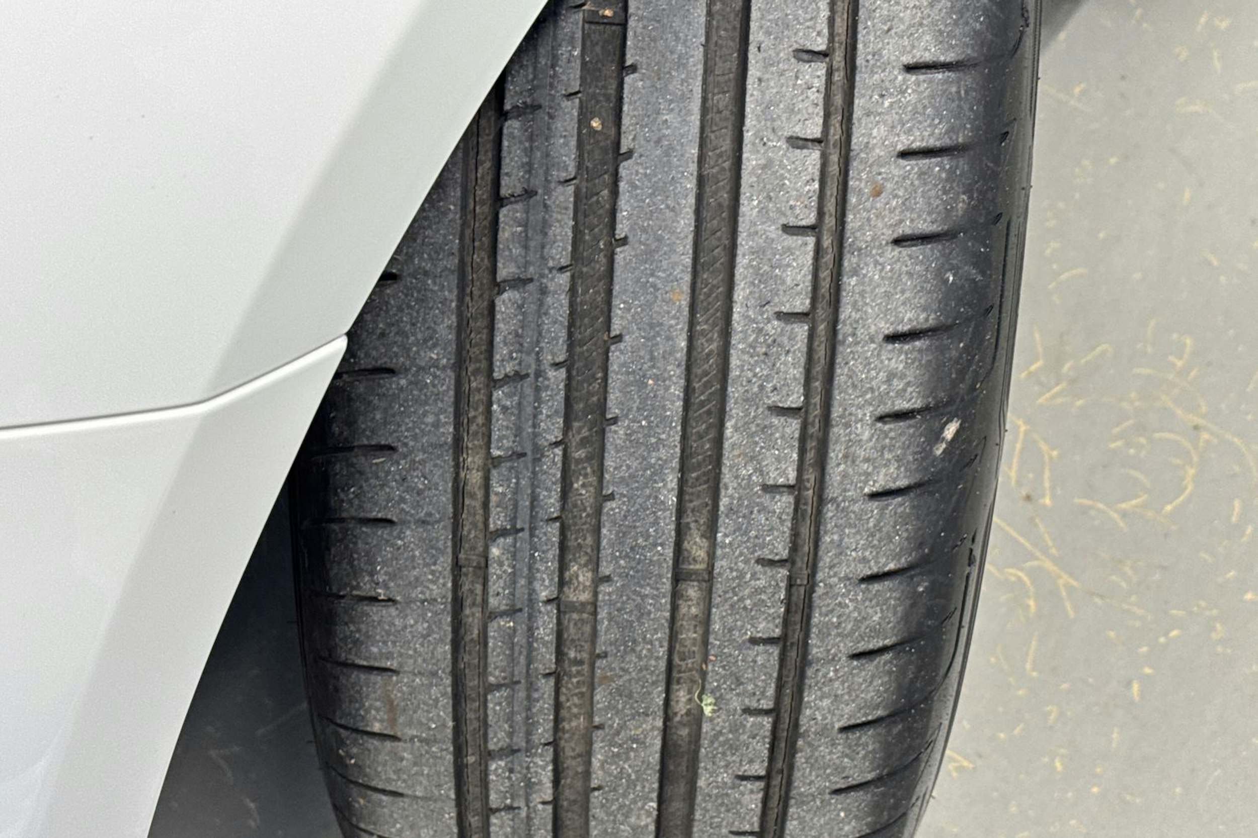 valkoinen BMW 530 2009 kuva 13.