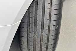 valkoinen BMW 530 2009 kuva 13.