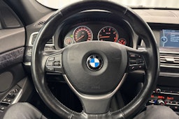 valkoinen BMW 530 2009 kuva 14.
