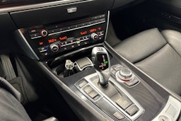 valkoinen BMW 530 2009 kuva 15.