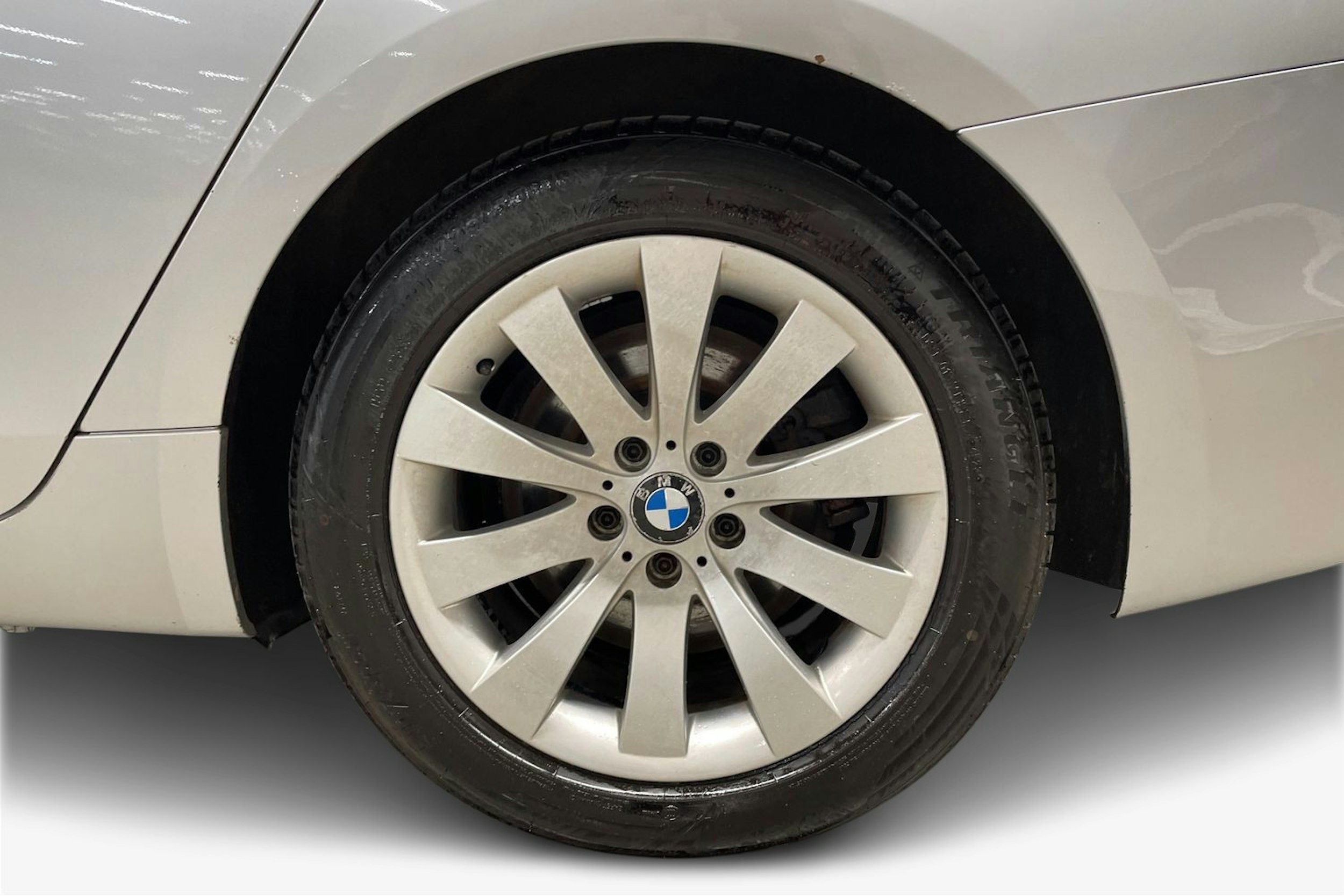 harmaa BMW 530 2009 kuva 11.