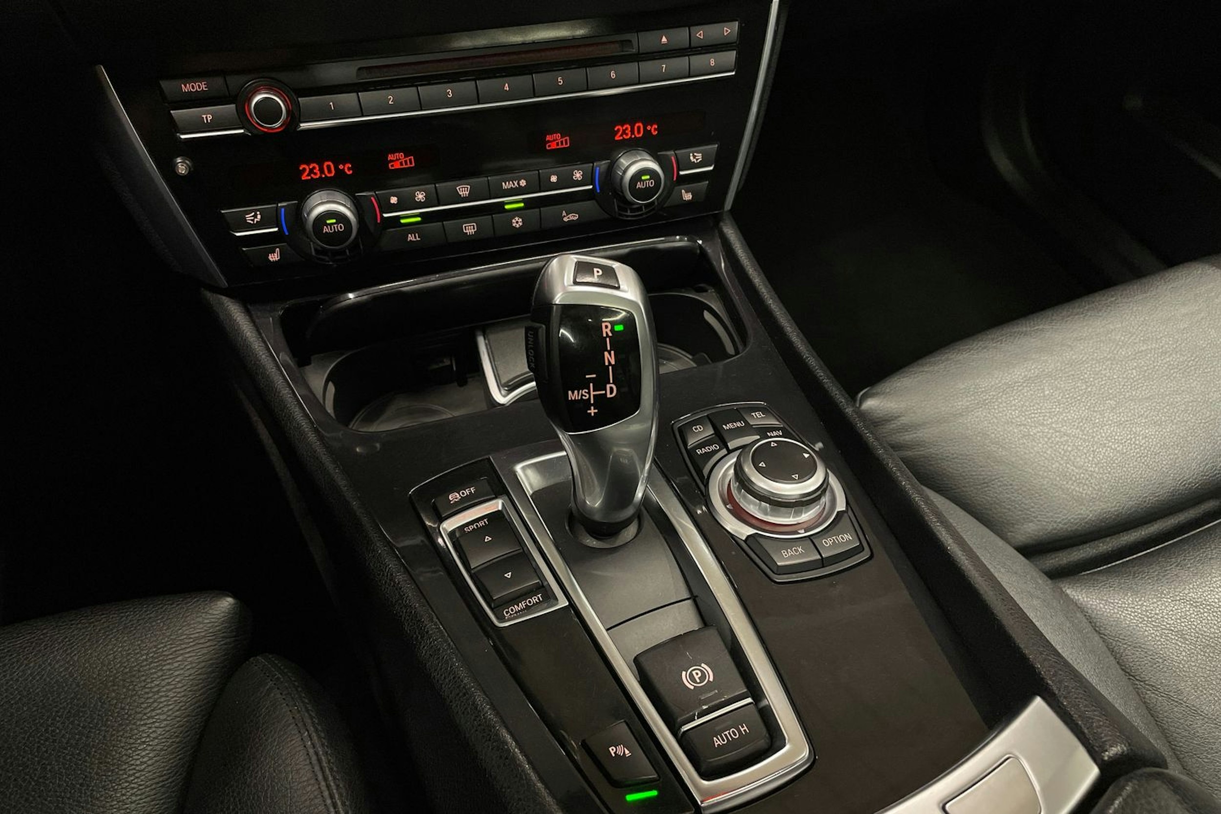 harmaa BMW 530 2009 kuva 20.