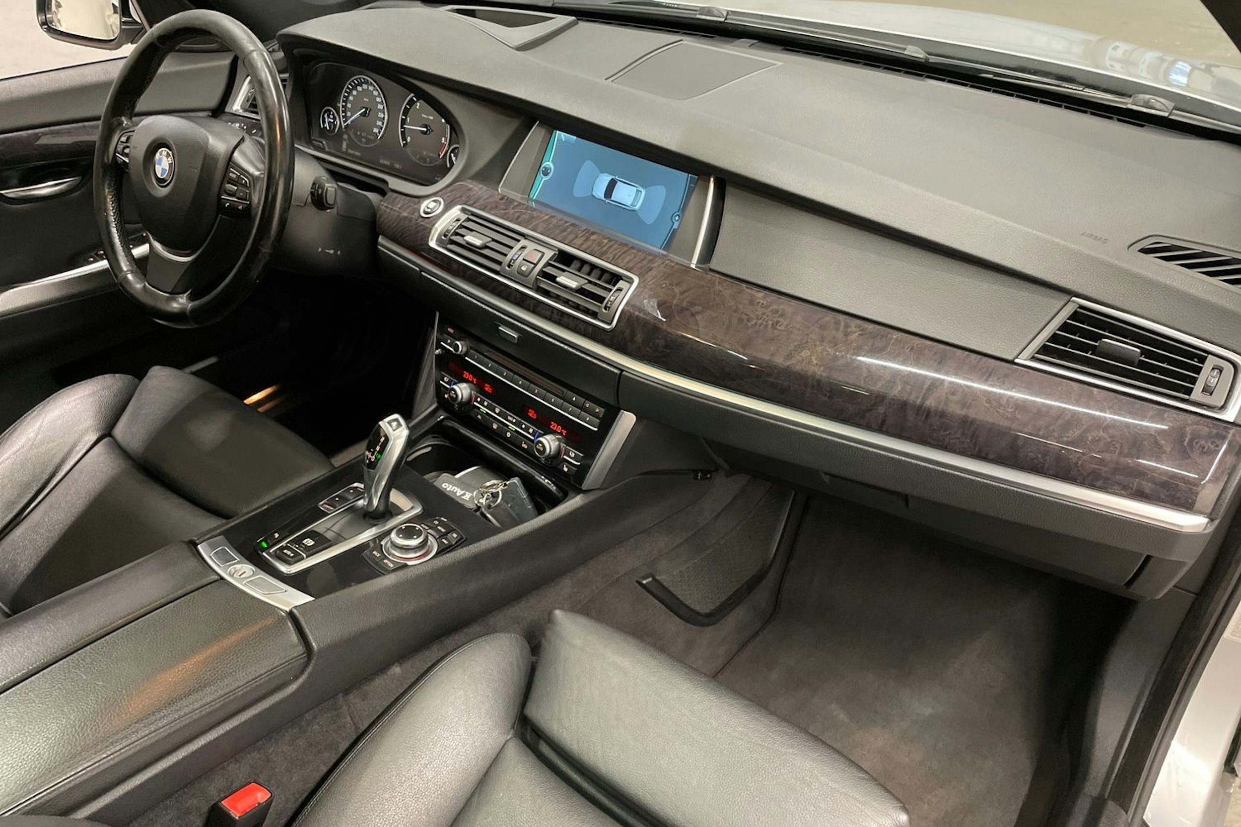 harmaa BMW 530 2009 kuva 26.