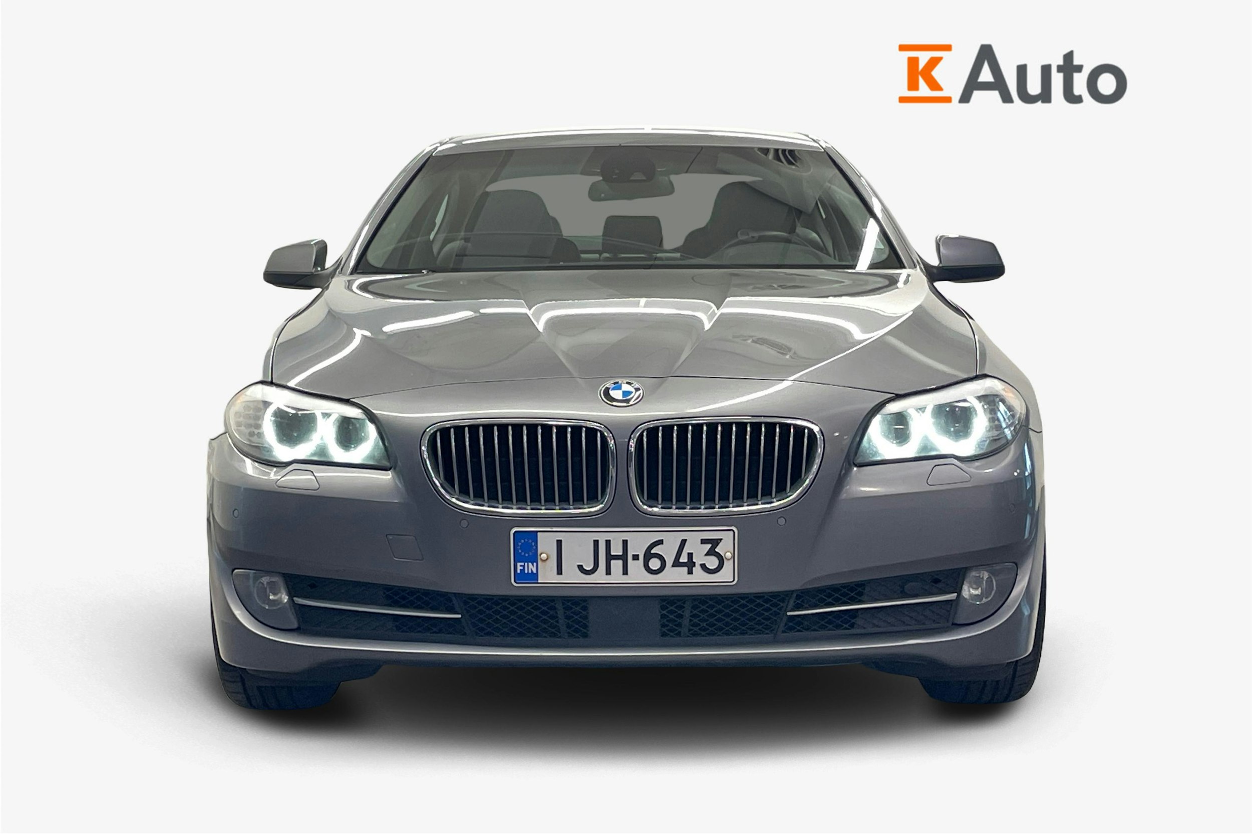 Harmaa BMW 530 2010 kuva 4.
