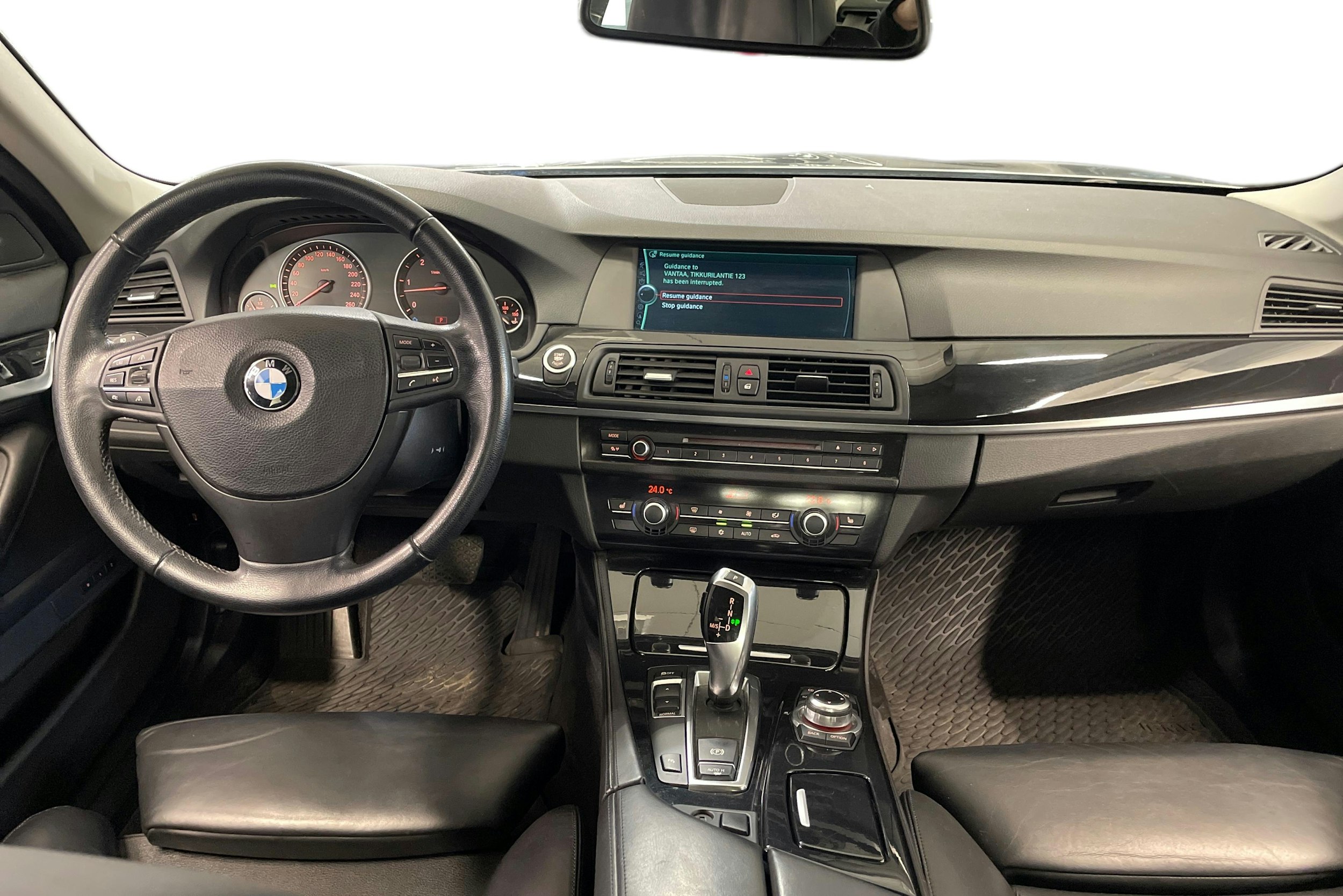 Harmaa BMW 530 2010 kuva 7.