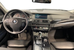 Harmaa BMW 530 2010 kuva 7.