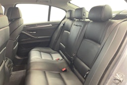 Harmaa BMW 530 2010 kuva 8.