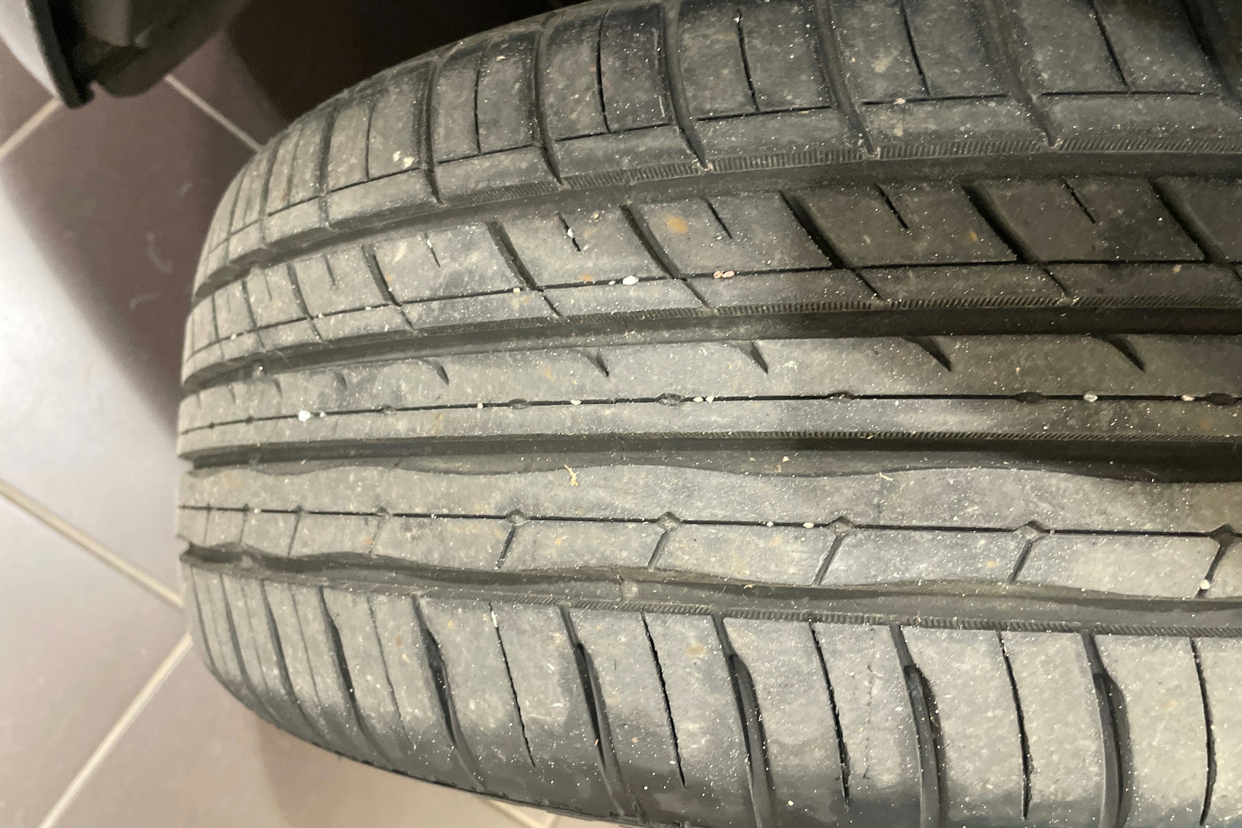 Harmaa BMW 530 2010 kuva 13.