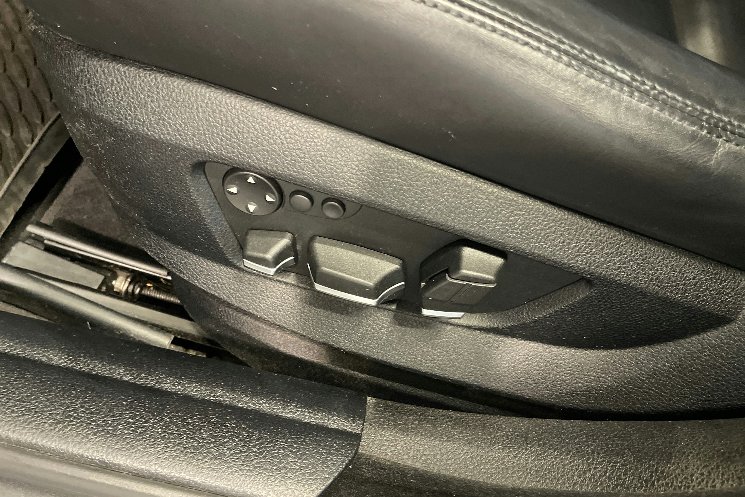 Harmaa BMW 530 2010 kuva 14.